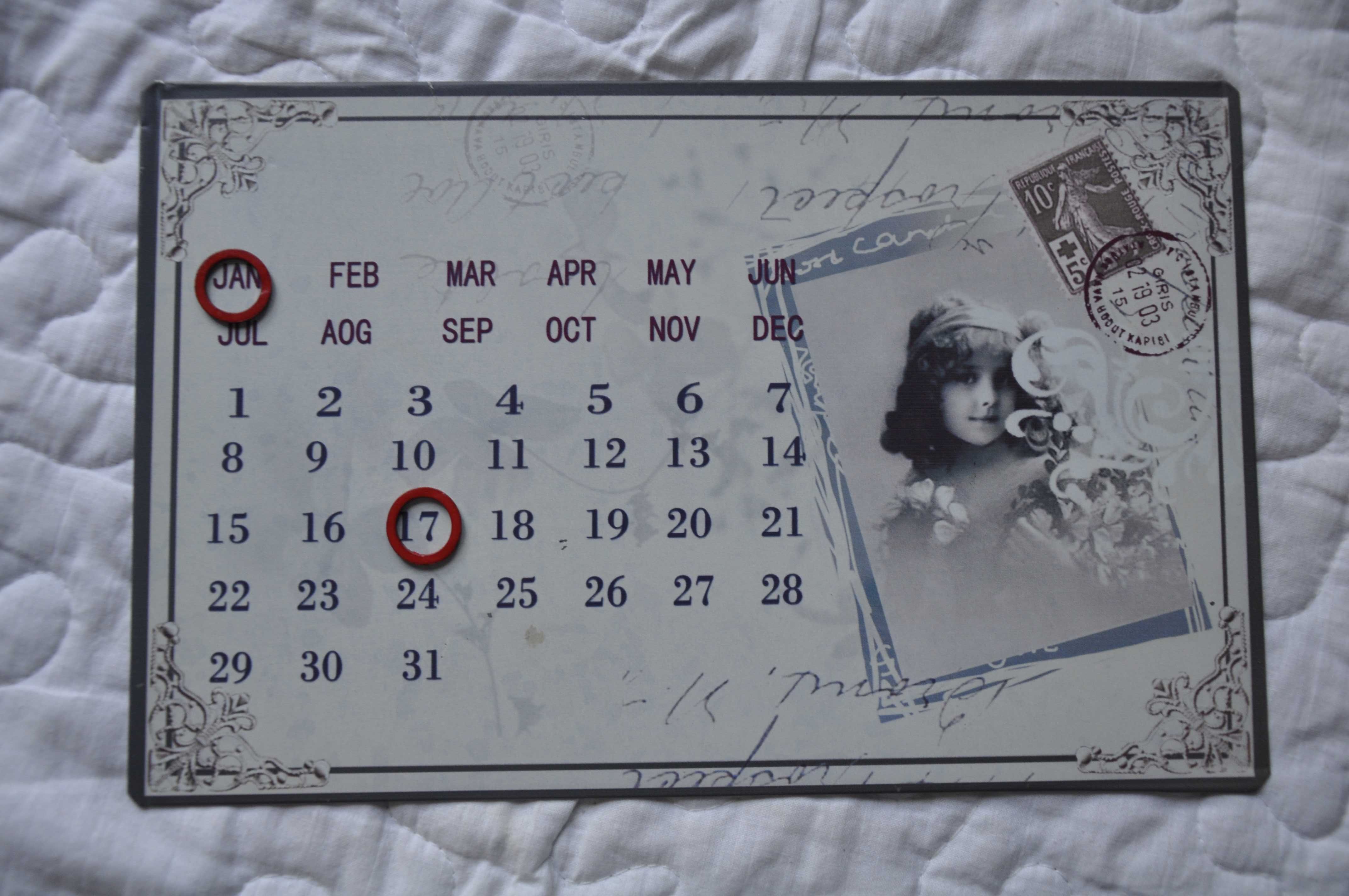 uniwersalny kalendarz retro, vintage, metalowy na magnes