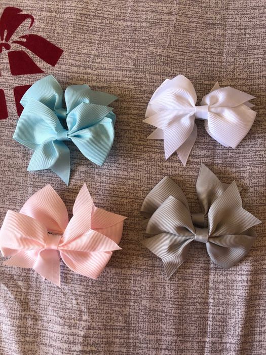 Laços com grampo criança