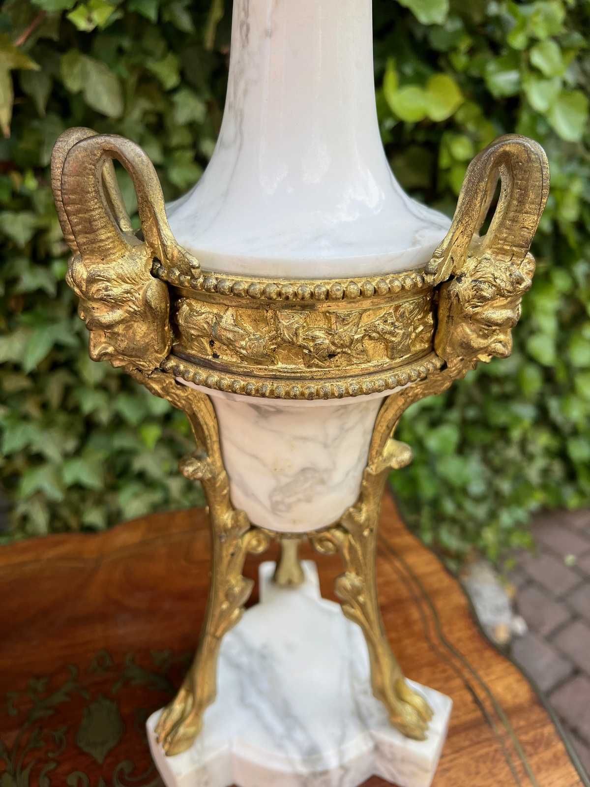 Komplet lamp o podstawie z marmuru