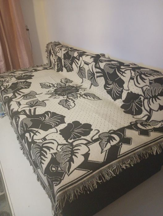 Bardzo ładna narzuta z welny na kanapę i dwa fotele na dwie strony