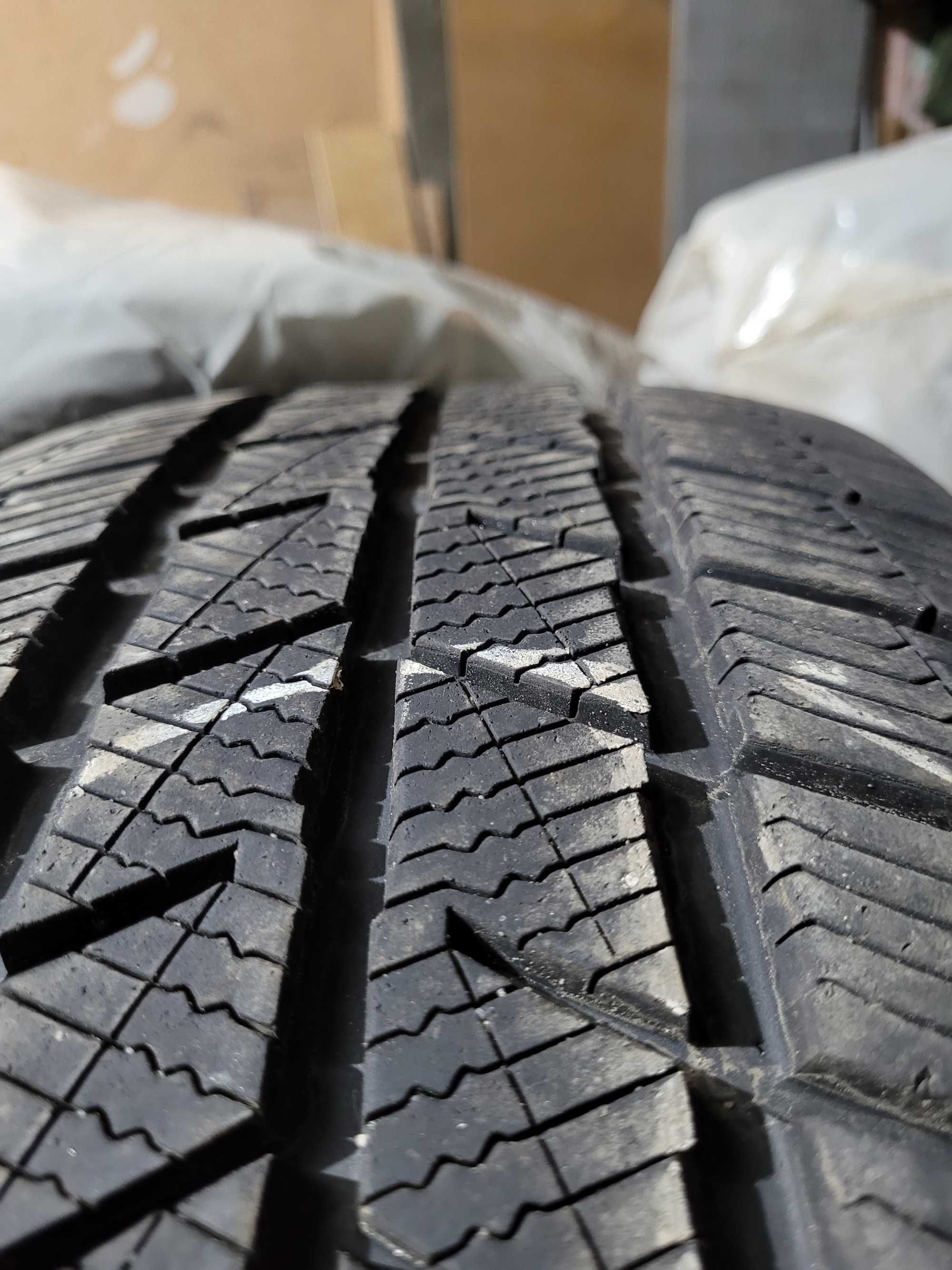 Opony zimowe 235/50 R19