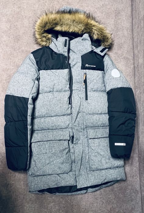 Зимова куртка сірого кольору