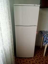 Продається холодильник Atlant б/у в гарному стані
