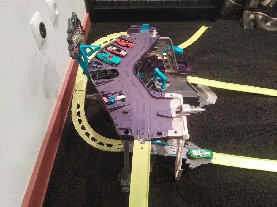 Pista de carros Metal Machines Spider Strike.