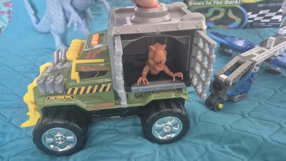 Zabawki dla chłopca - dinozaur smok, hot wheels,  spiderman