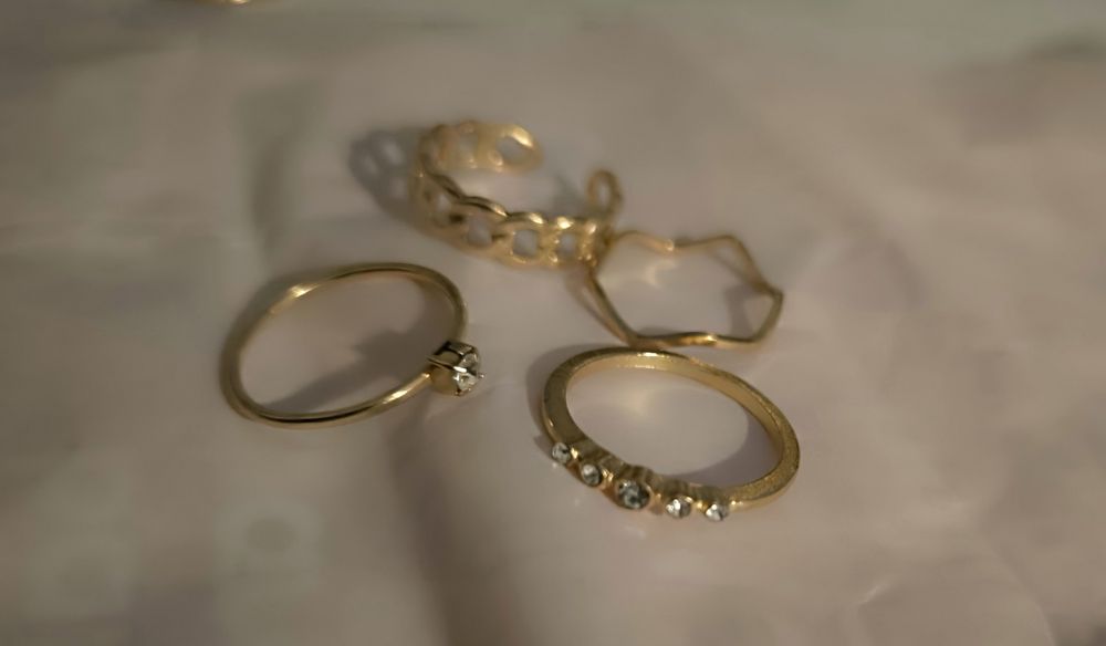 Pack de 4 Anéis Exclusivos – Elegância e Estilo em Cada Detalhe