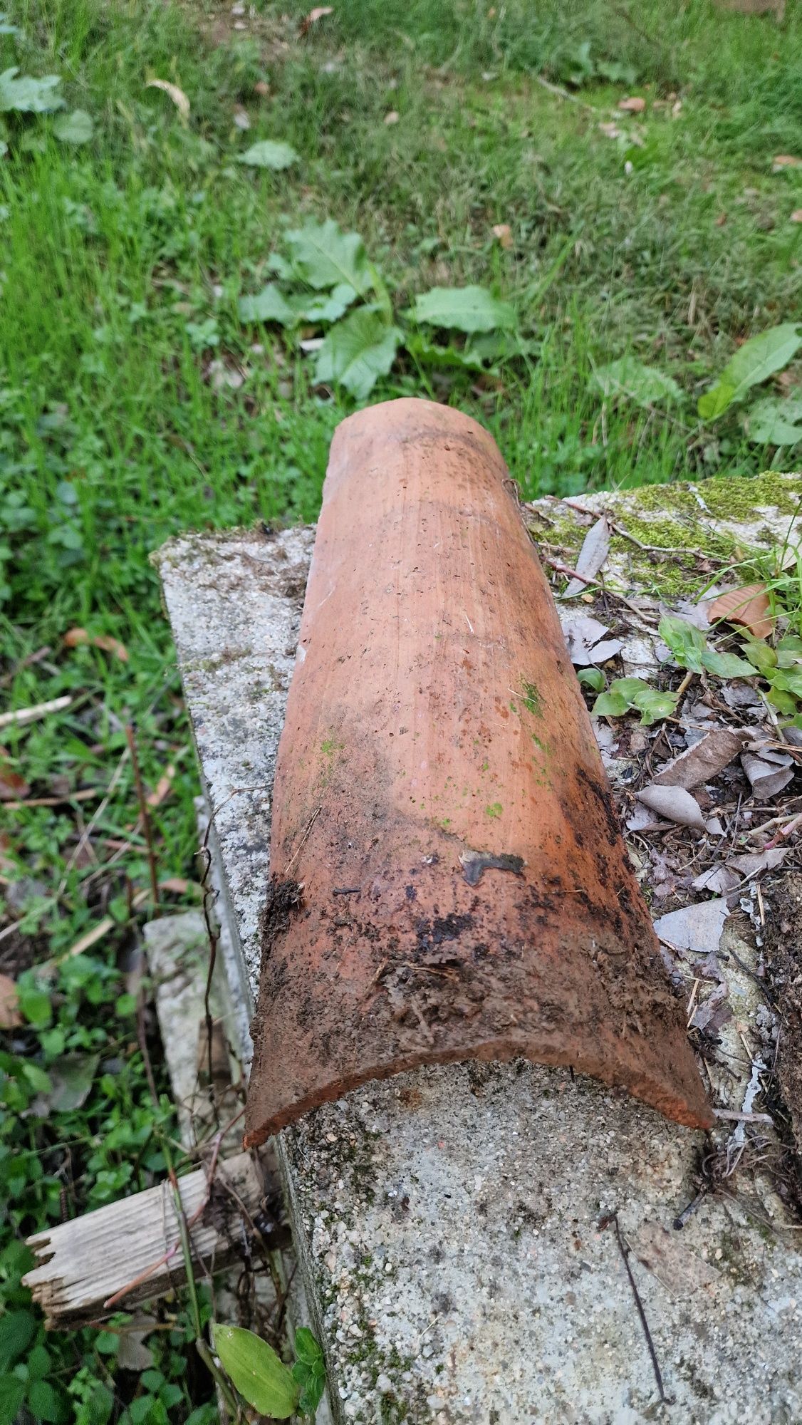 Telha de canudo feita a mão muito antigaa