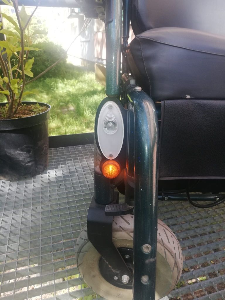 Wózek inwalidzki elektryczny Vermeiren typu Quad