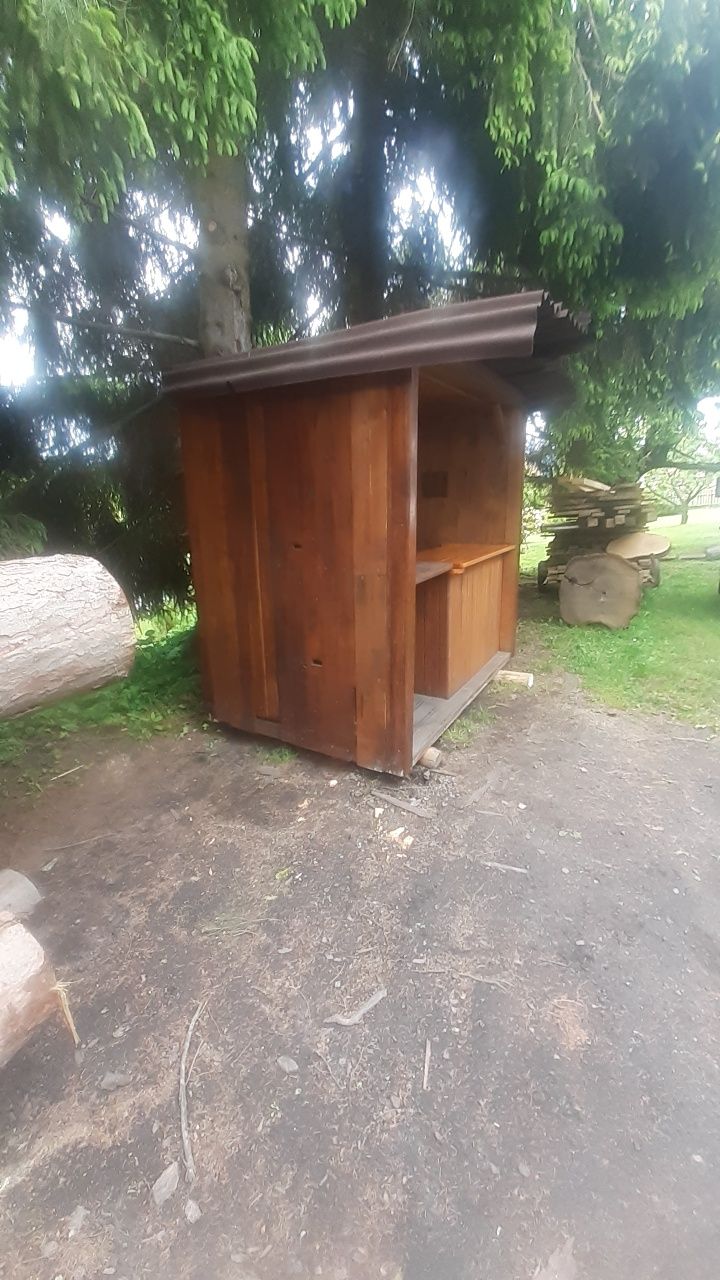 Wiata na truskawki domek narzędziowy
