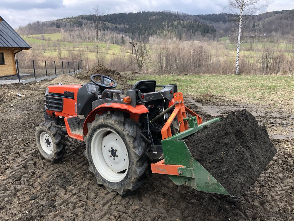 Czarna ziemia z Wroclawia pod trawnik , warzywa .