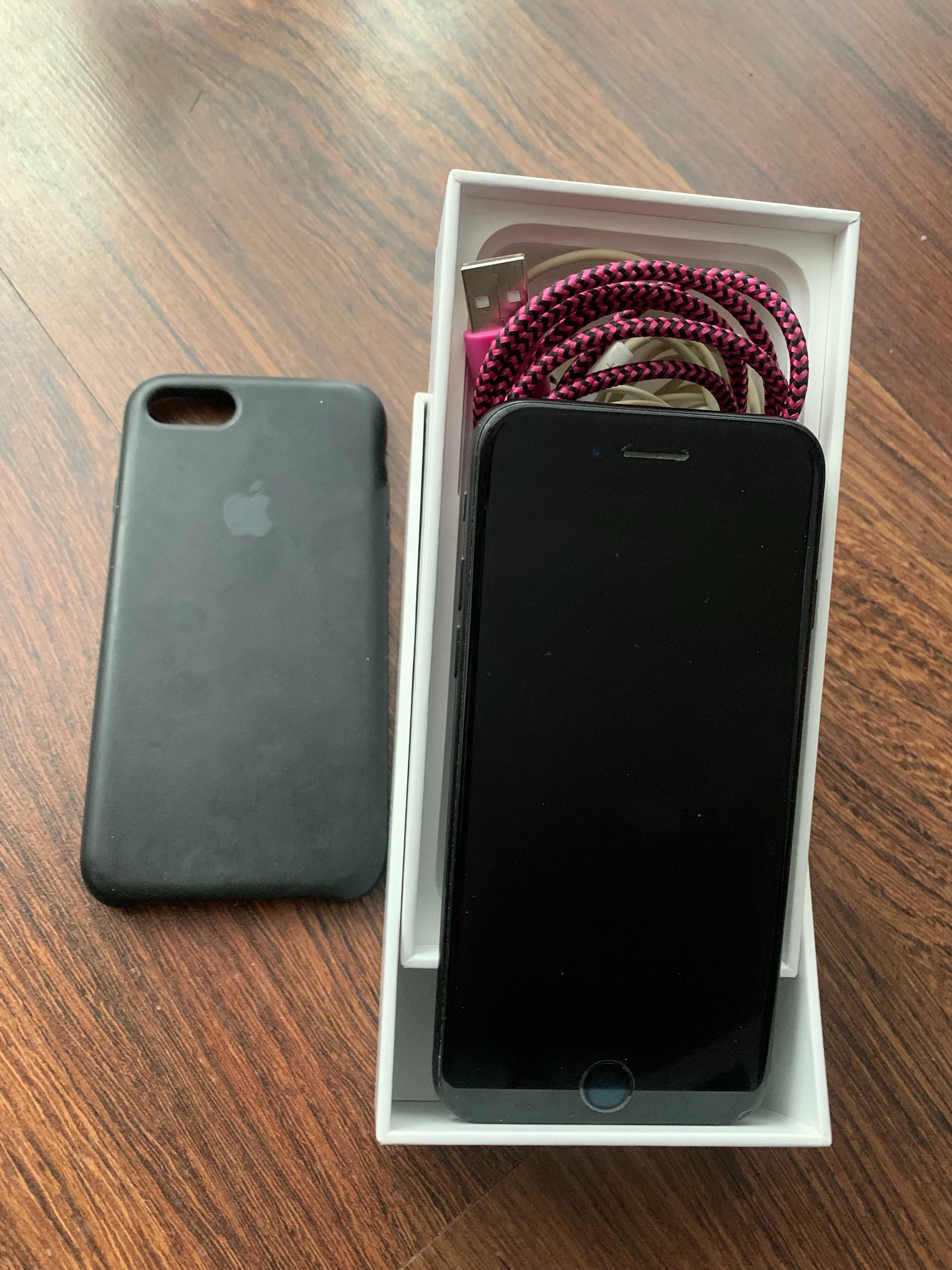 Iphone 7 32BG z Kablem USB