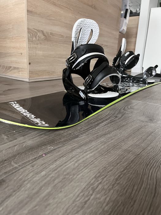 Zestaw snowbordowy GNU Carbon Credit + Burton Custom