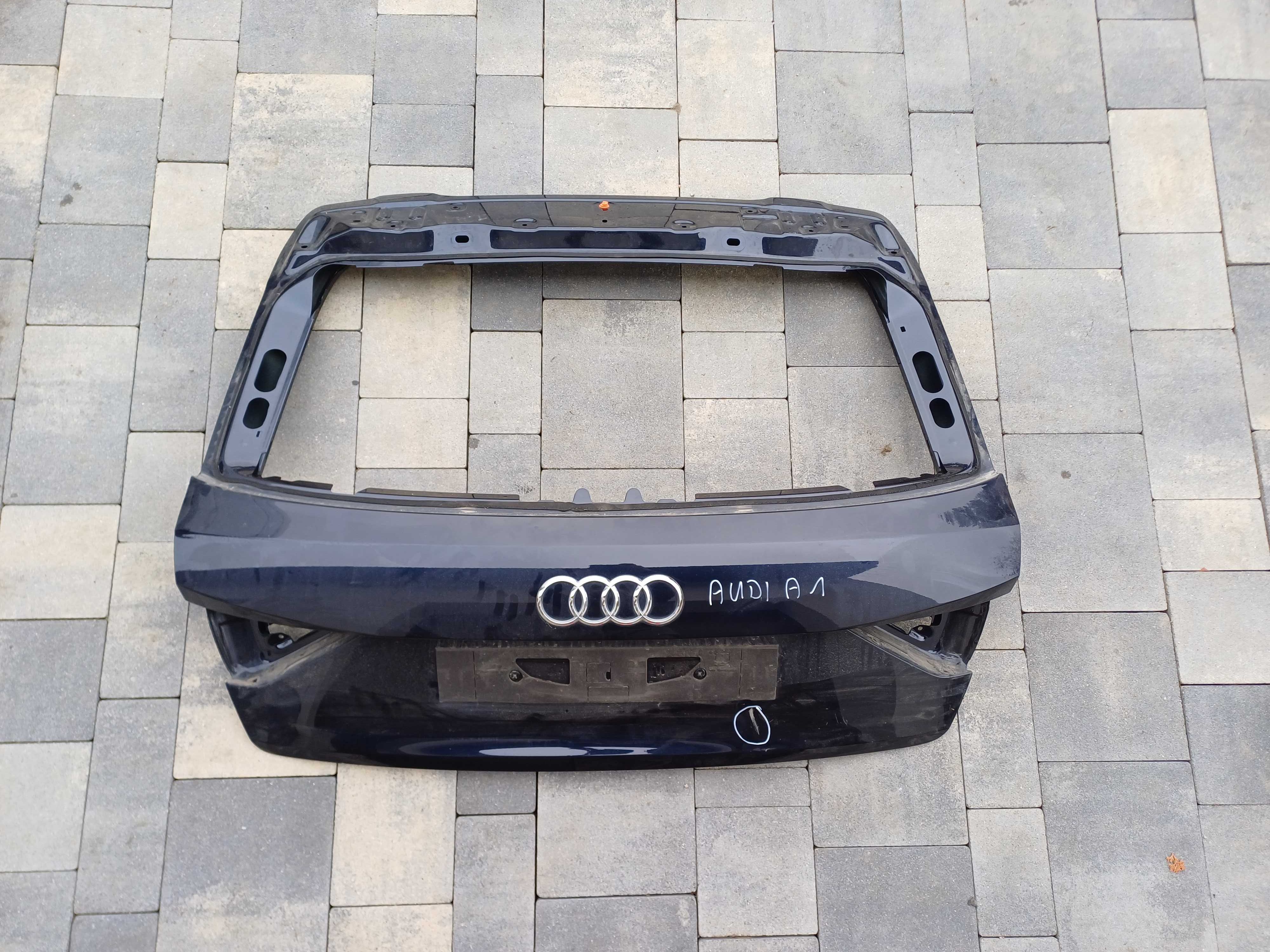 klapa bagażnika audi a1 2 II 82a82.7105a