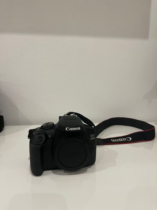 Kit Máquina Fotográfica CANON EOS 2000D