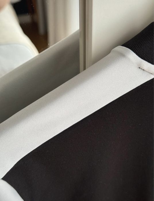 Czarno-biała bluzka sportowa Adidas