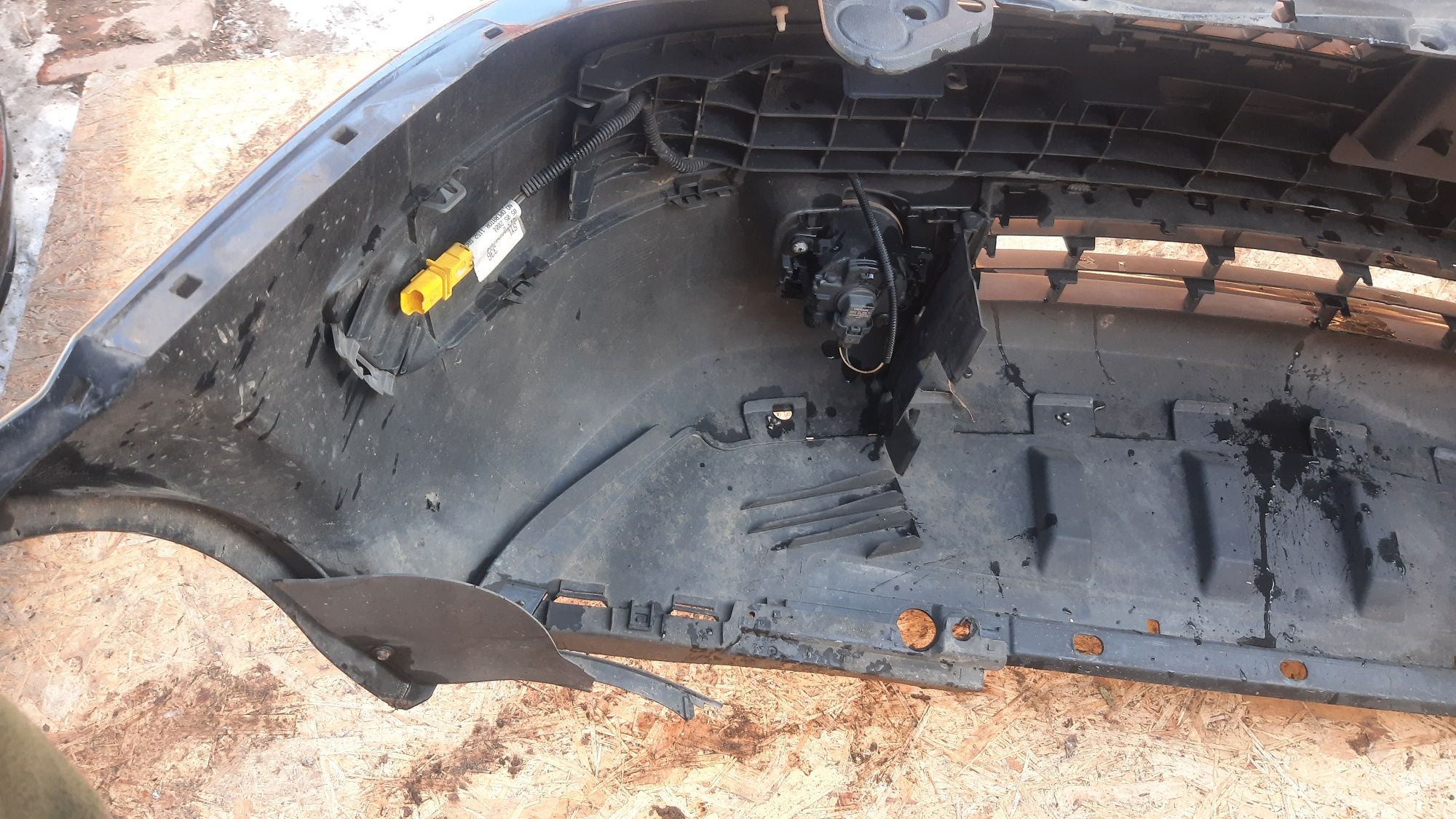 Lak. NV676 zderzak przedni Renault Megane 2 II skryski