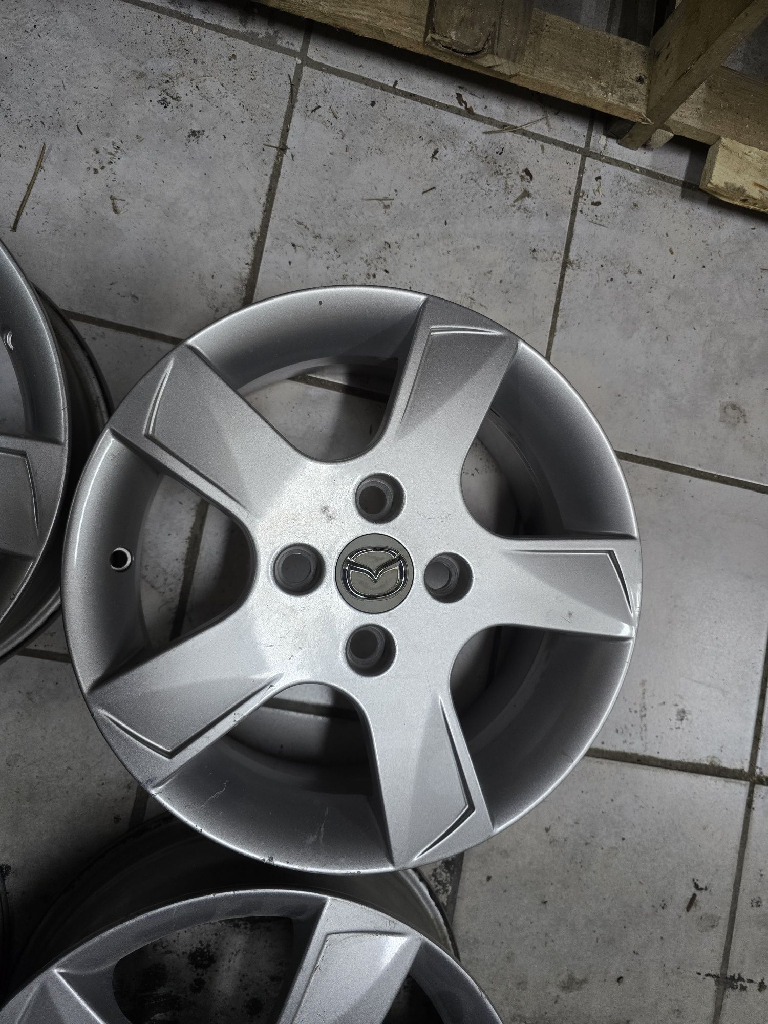 Alufelgi felgi aluminiowe mazda ii 6j x 15" 4x108 et 52,5 ford volvo