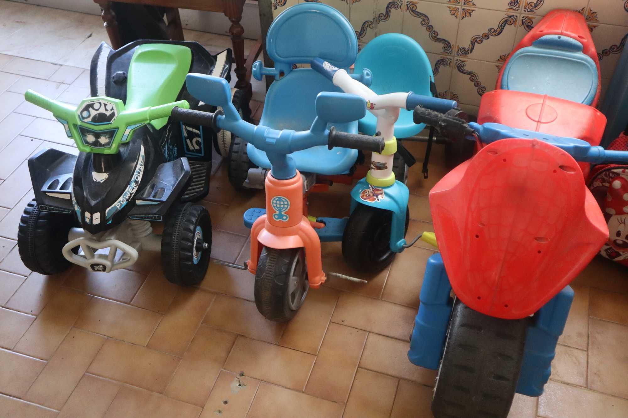 Motas de plástico infantil