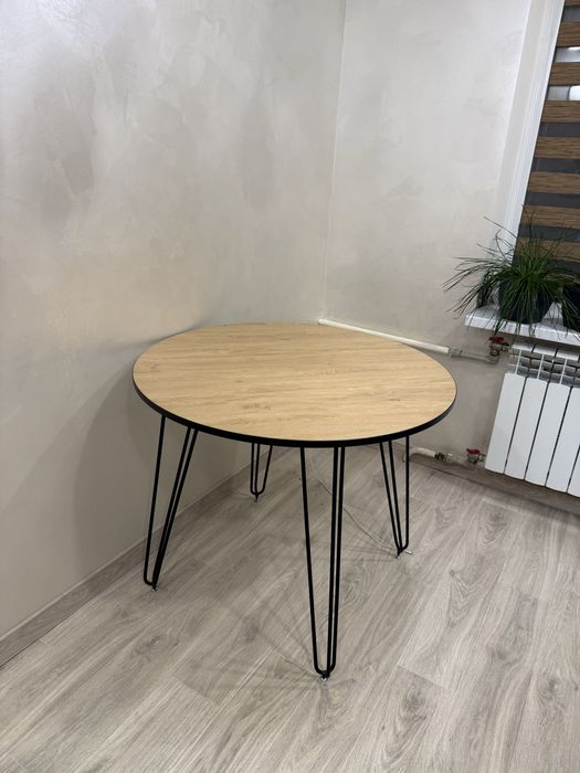 Стіл круглий