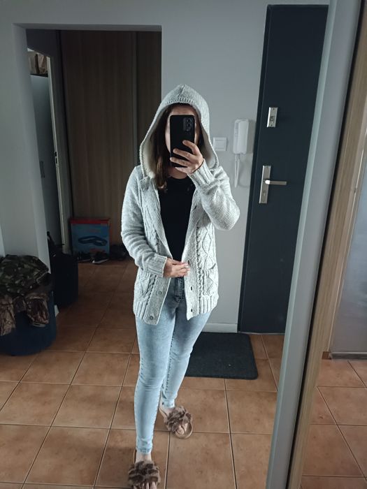 Sweter z kapturem na guziki, rozmiar 34 (M/38)