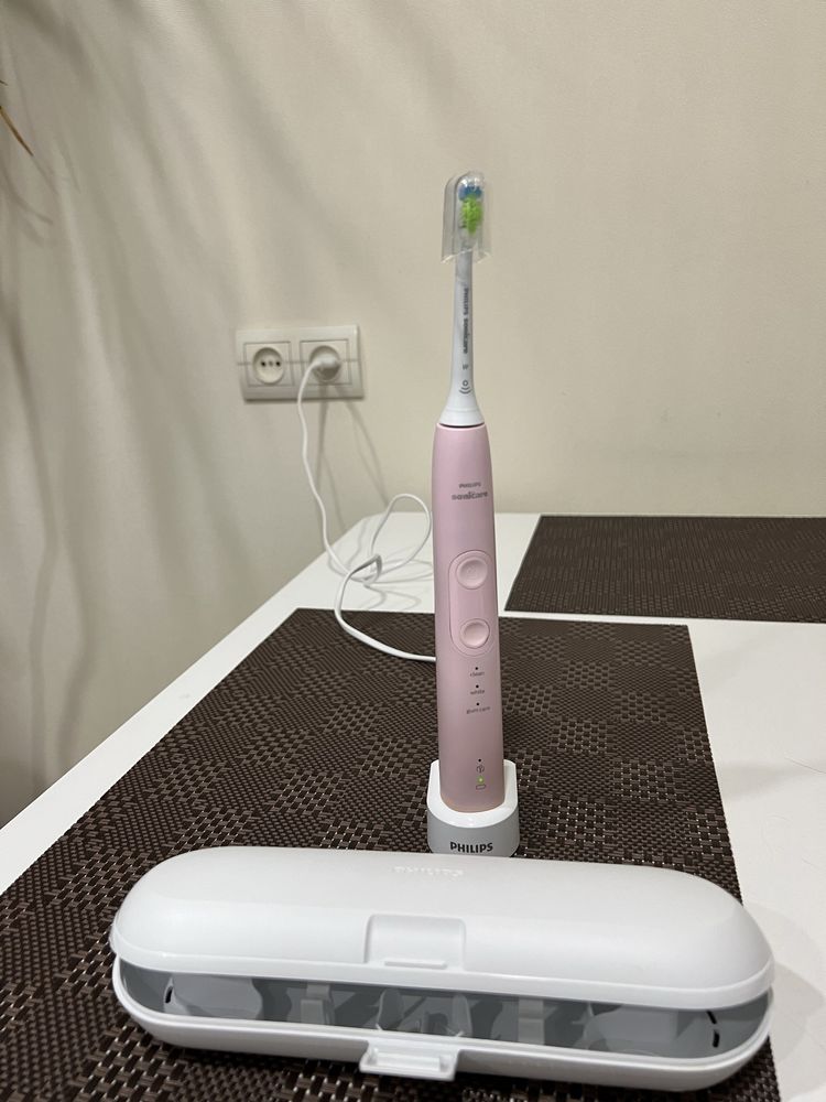 Электрическая зубная щетка Philips Sonicare HX684J розовая