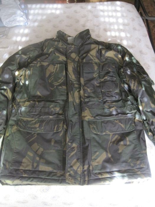 Parka camuflada impermeável