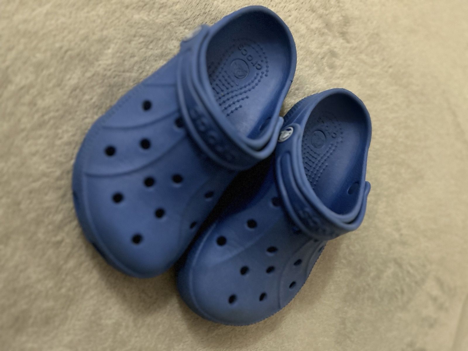 Продам Crocs J1   сині