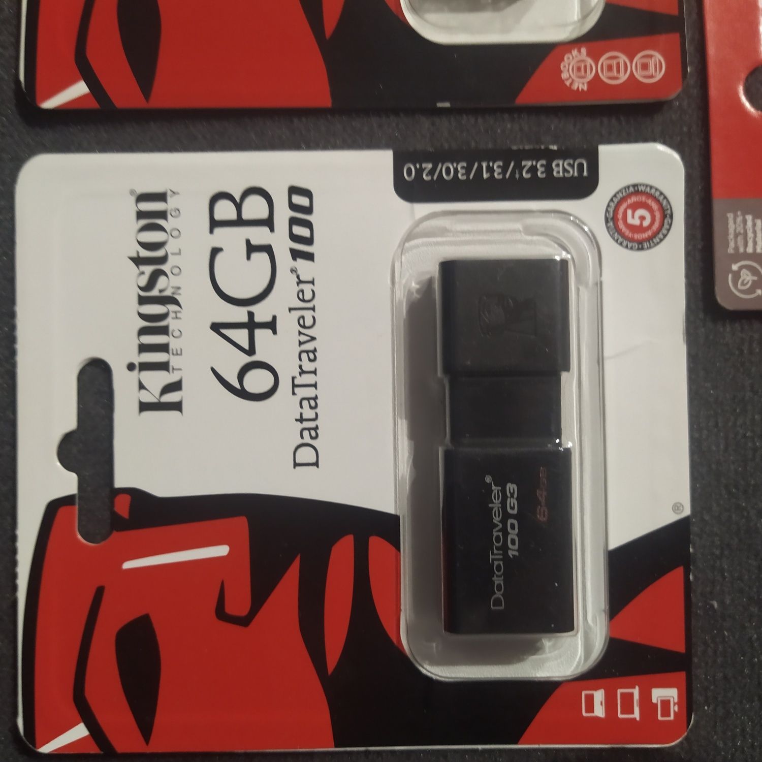Zestaw 3 nowych pendrive'ow: ScanDisk 128 GB, Kingston 64 GB, Kingsto