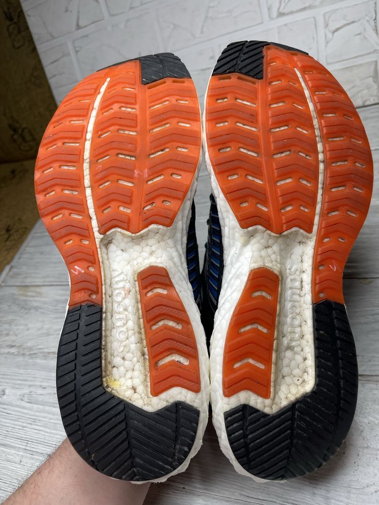 Крутые беговые кроссовки saucony triumph 17