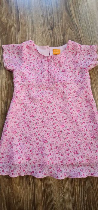 Sukienka w drobne kwiatki