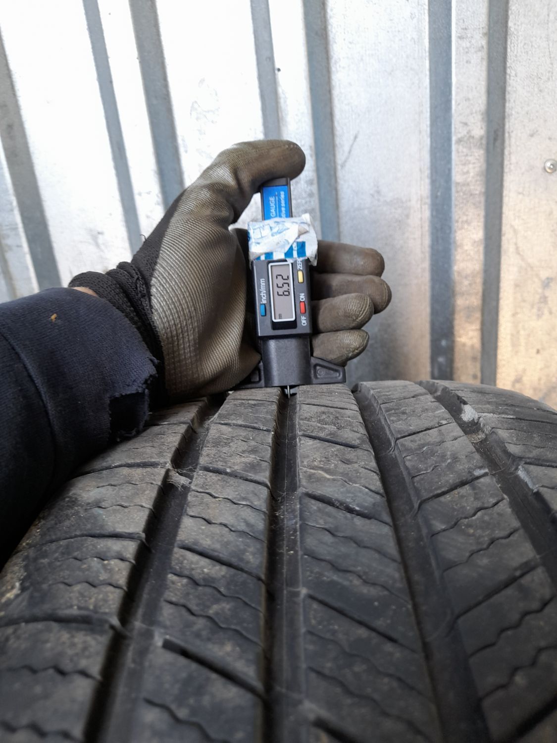 Шини Michelin Defender 225/60 R17 99H Б/У 6,5 мм