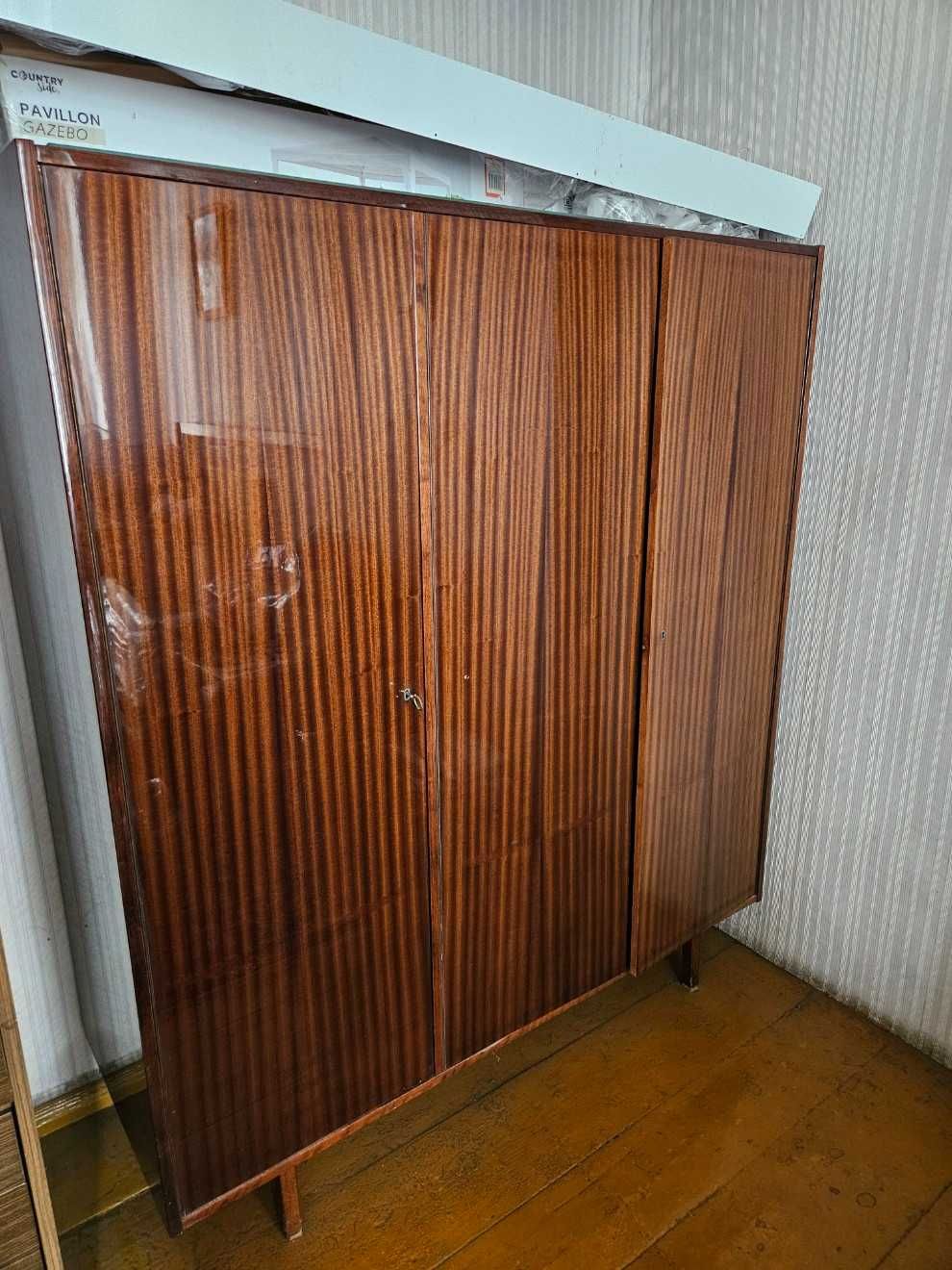 Komplet mebli PRL, wysoki połysk