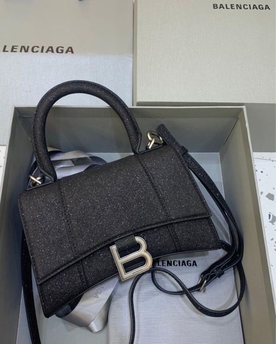 Malas de senhora Balenciaga