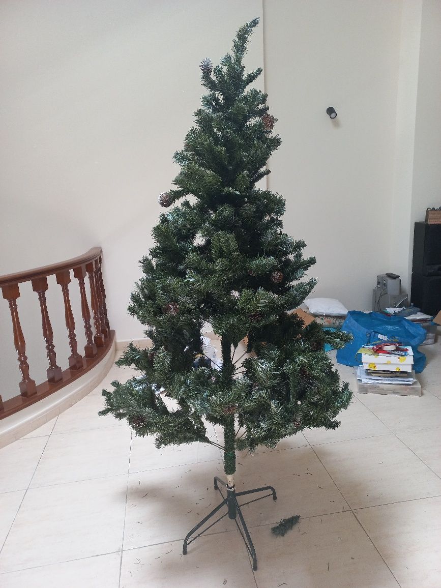 Árvore de Natal com Pinhas