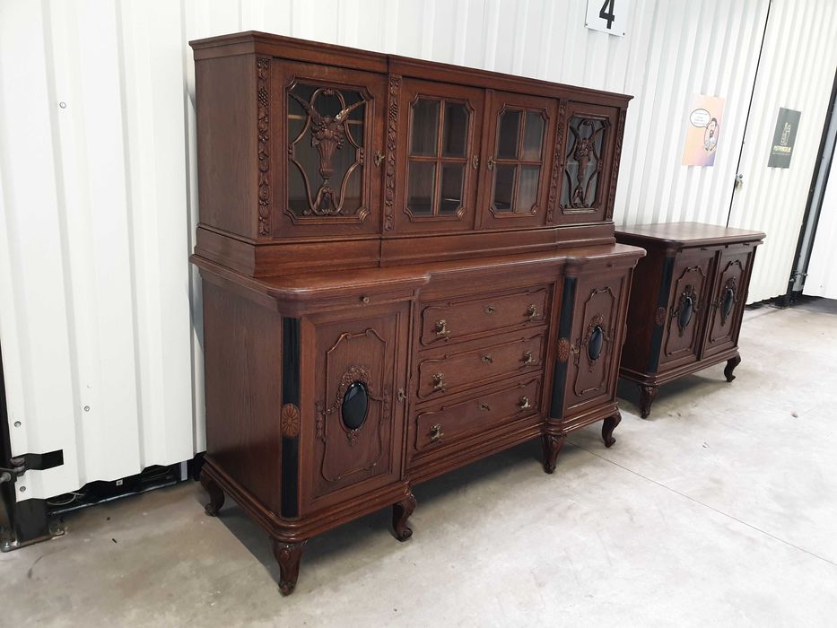 Antyk Ślicznie zdobiony dębowy kredens bufet. Meble z Francji - XIX w