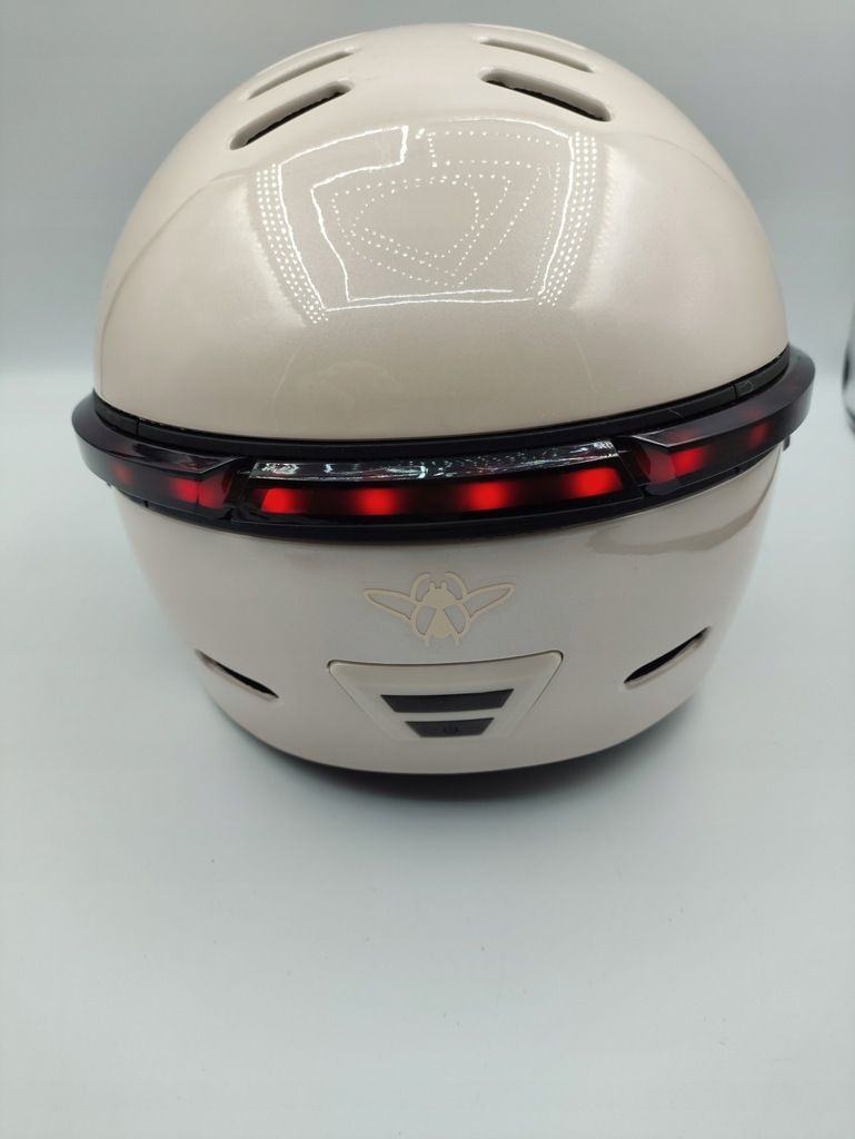 Kask rowerowy Cars z kierunkowskazami i goglami  M 55-58 cm kremowy