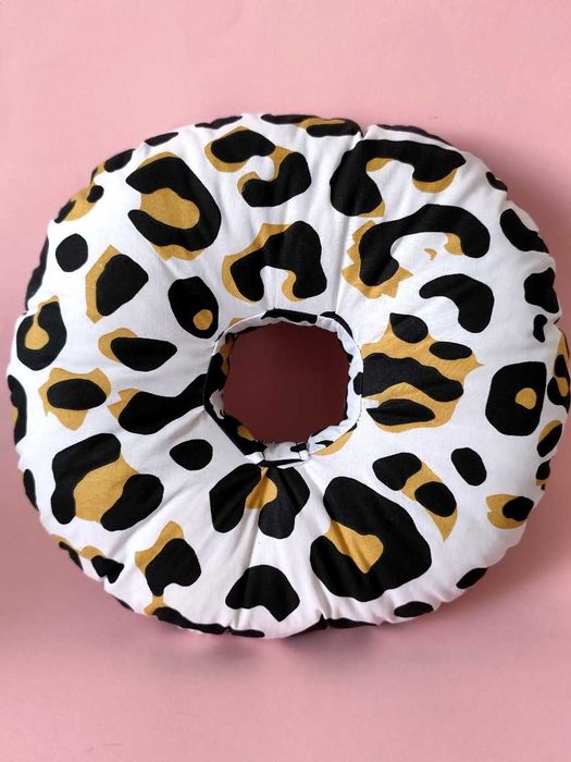 Poduszka piercingowa do piercingu do spania donut Panterka