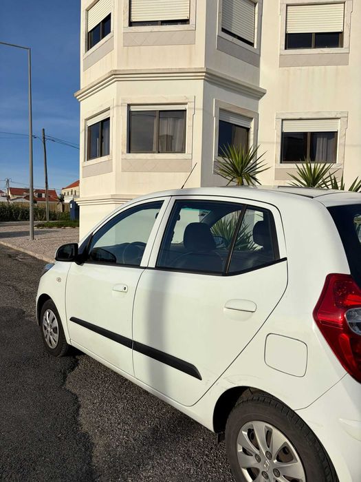 Vendo yunday i10. Um dono. Sempre em garagem.