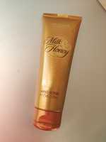 Wygładzający scrub do rąk Milk & Honey Gold Oriflame