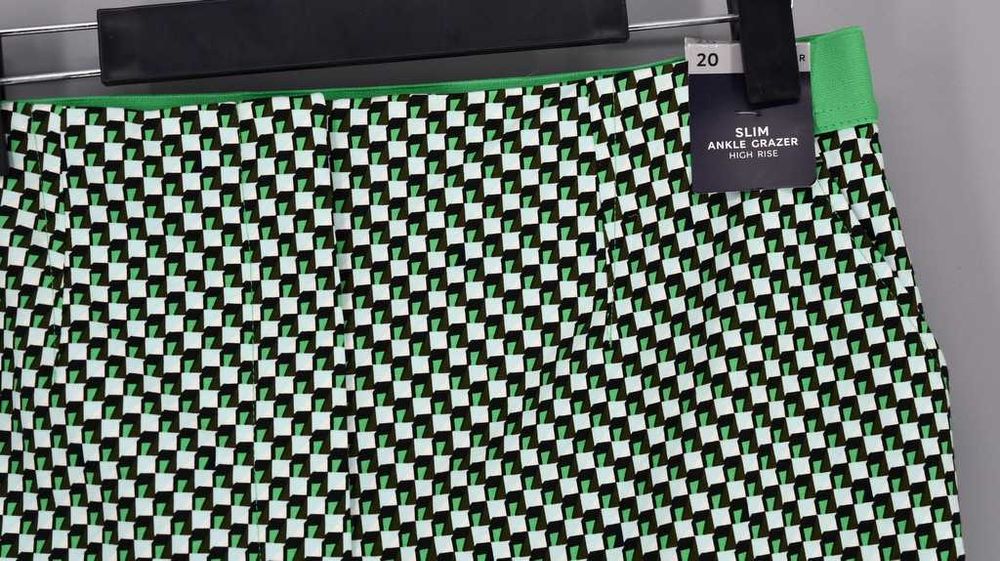 Zwężane spodnie z nadrukiem Marks & Spencer – rozmiar 48