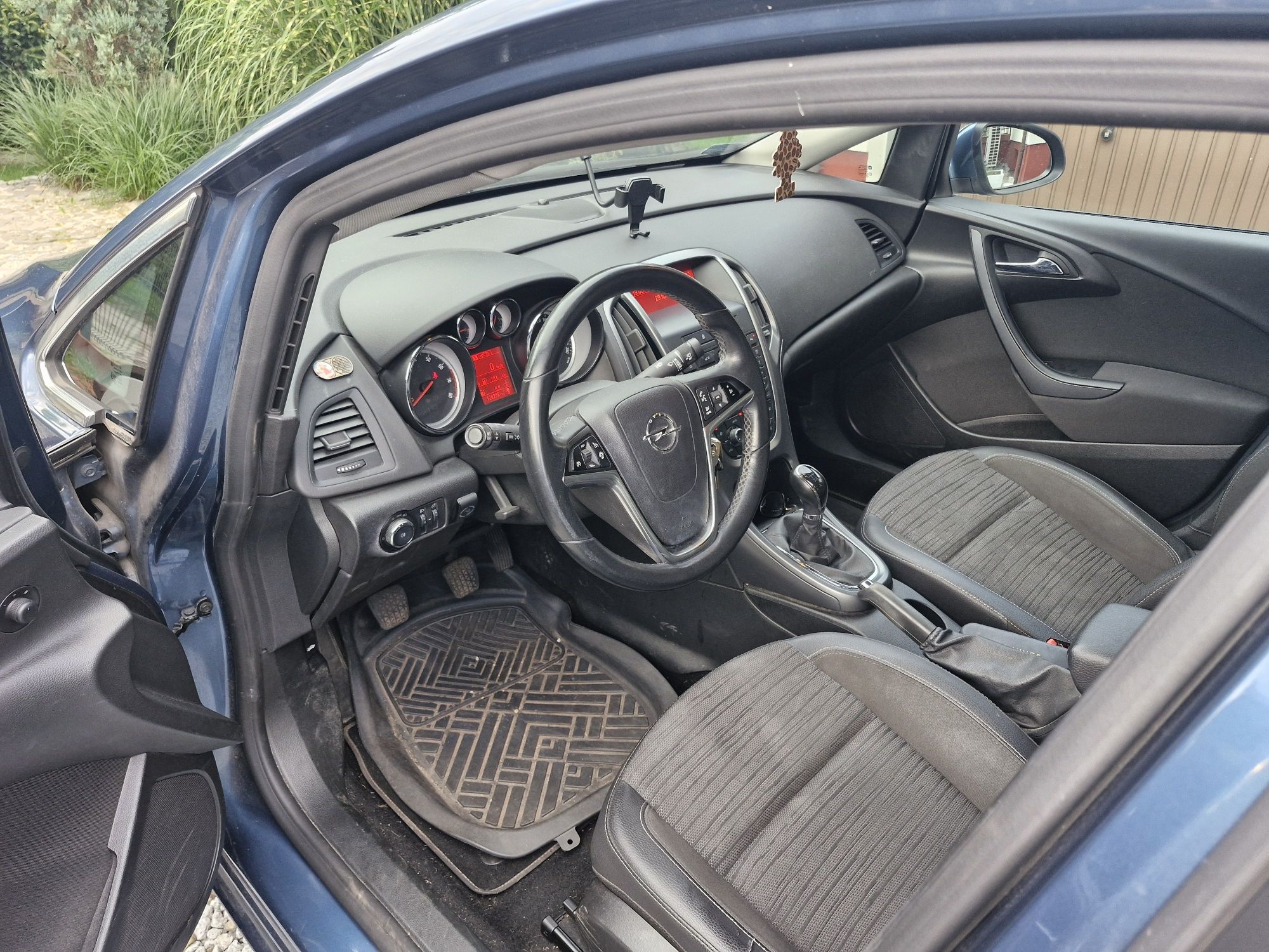 Sprzedam Opel Astra J/IV sedan