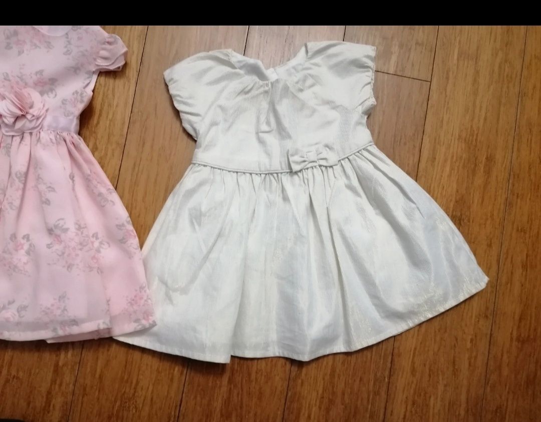 Śliczne sukienki niemowlęce
