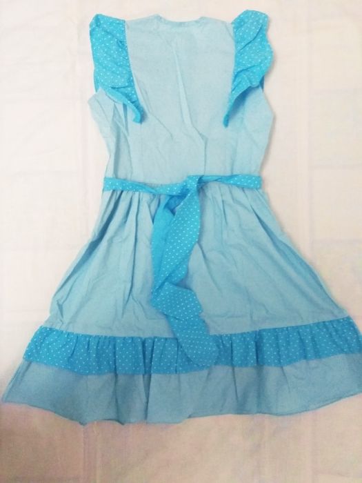 Голубое платье для девочки с рюшами