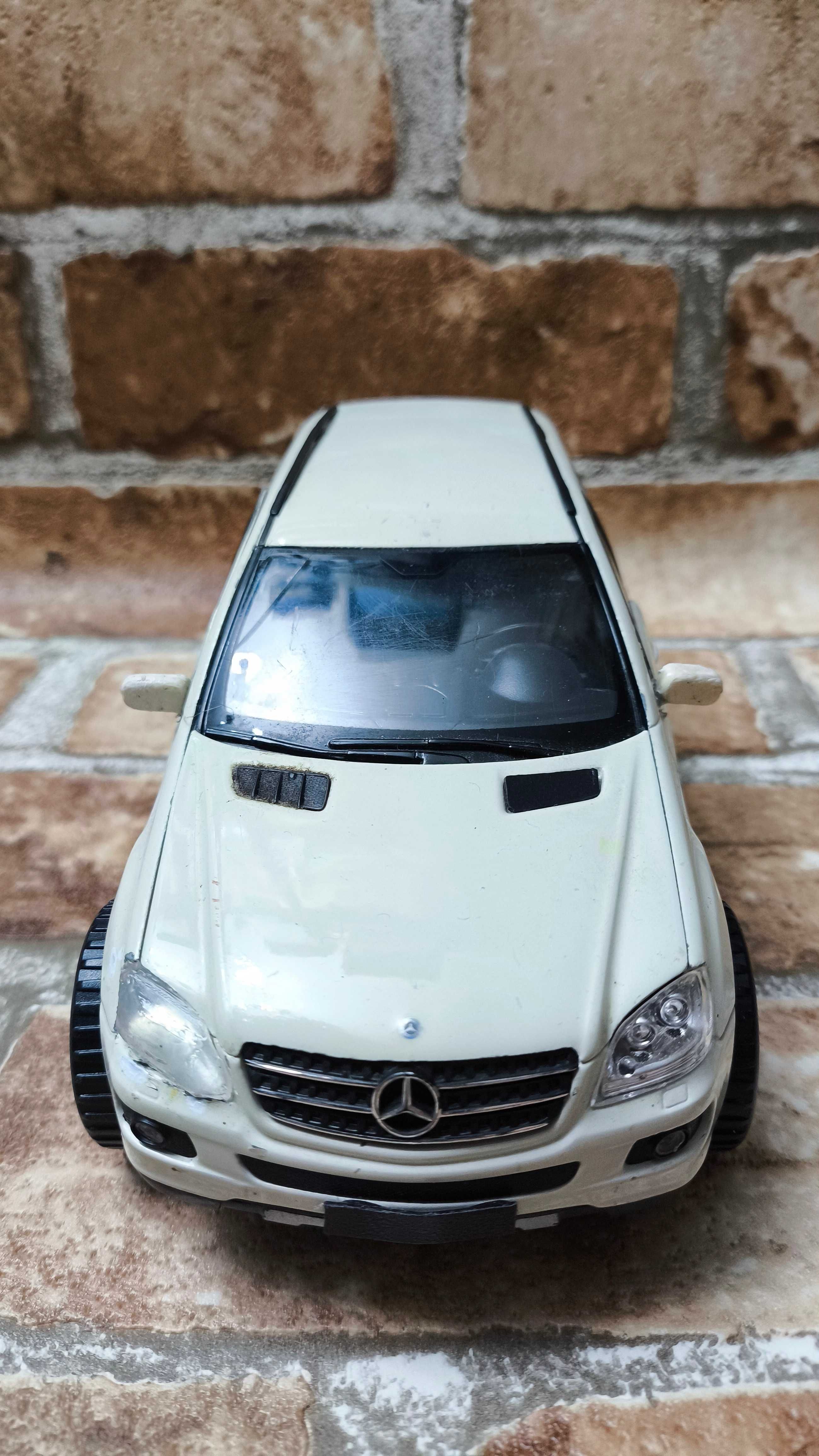 Машинка, іграшка Mercedes-Benz ML350 1:24 Welly