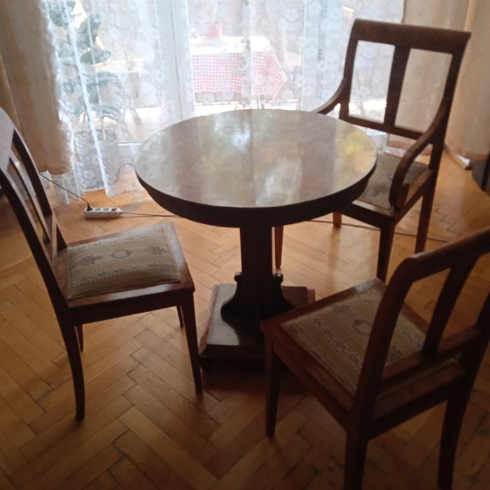 Antyczne meble czeczotowe