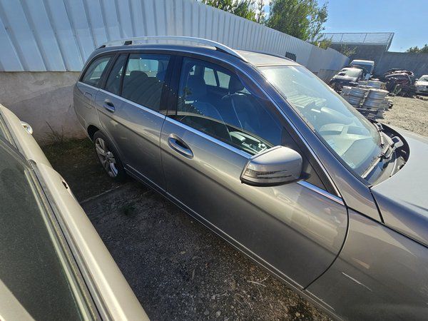 Lateral Direita Mercedes W204 carrinha