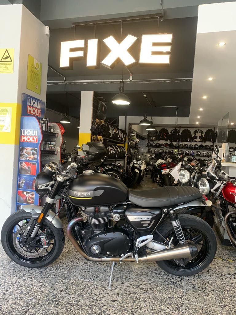 Triumph Speed Twin 1200 de 2022 com 6307 Kms Óptimo estado com Extras