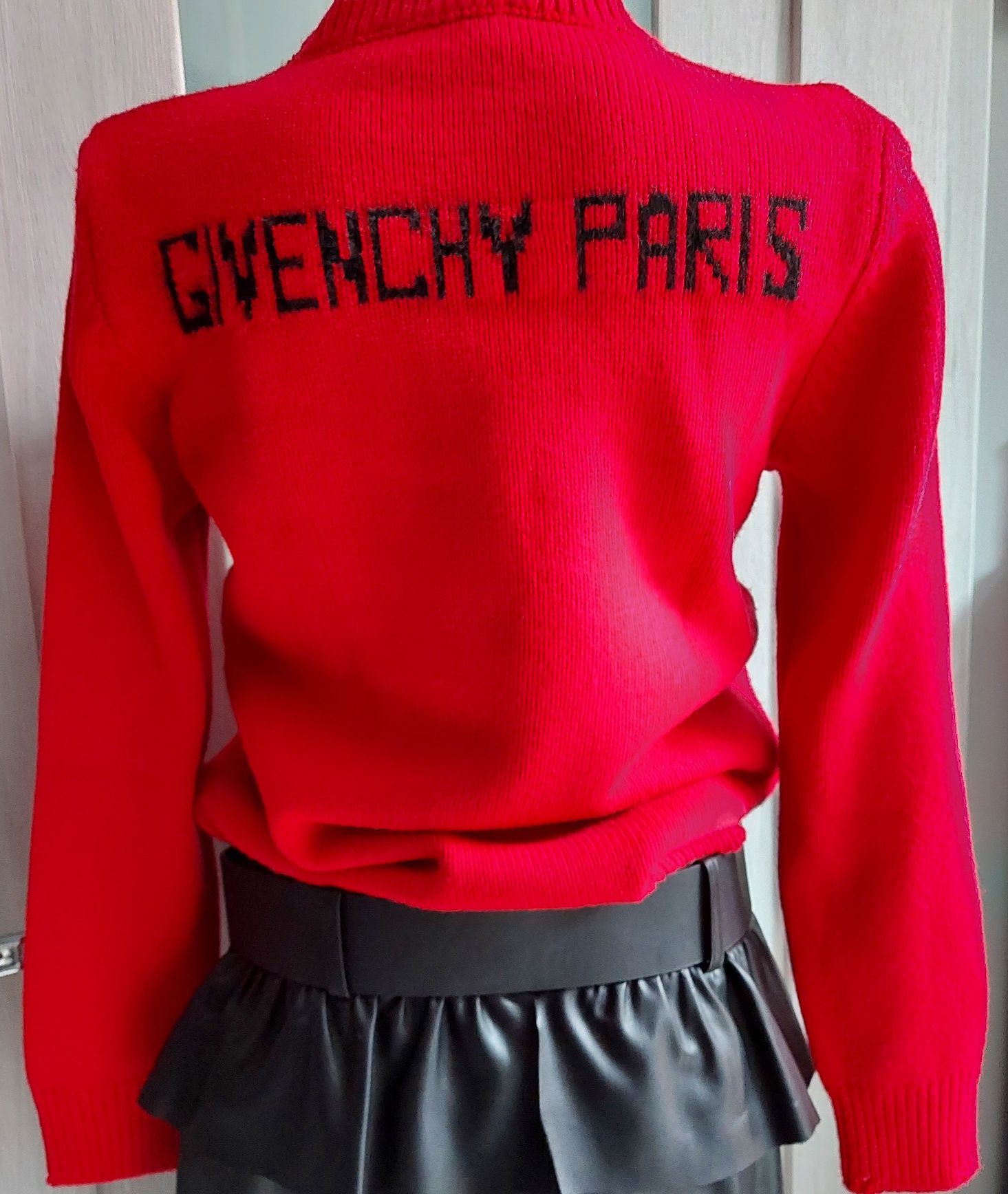 Ciepły sweter Givenchy rozmiar S ciemny czerwony