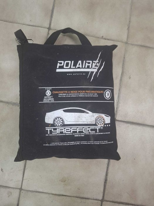 Capa de neve para pneus, nova, nunca usada, ainda na bolsa original.