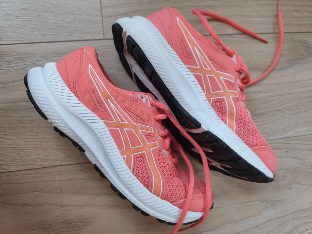 Wygodne buty Asics do biegania, wf
